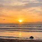 A Pie De Playa Con Amplia Terraza